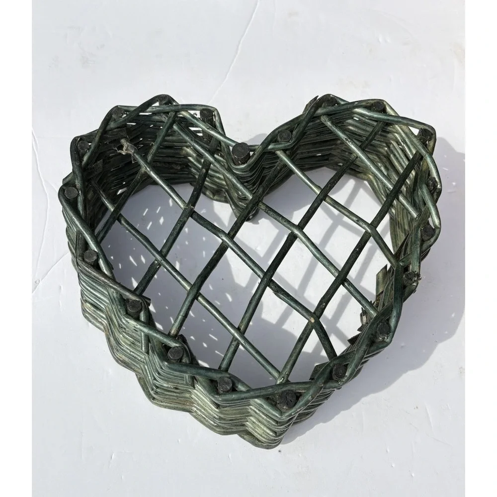Green Heart Shaped Wicker Twig Branch Woven Basket Cottage Rustic Farmhouse 8.5
